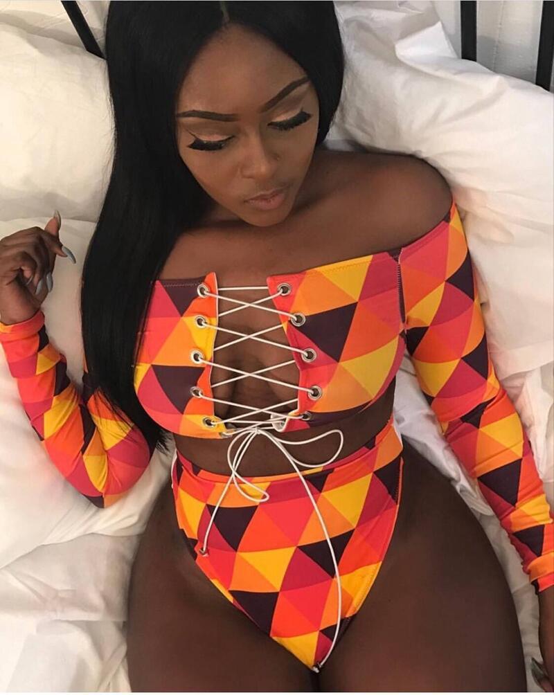 Traje de baño con cordones y tiras divididas con estampado de moda para mujer