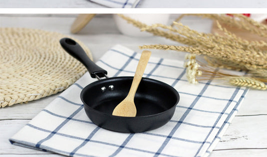 Amazon 12CM Mini Frying Pan Hot-selling Pure Lron Coated Non-Stick Frying Pan Frying Egg Artifact Pan