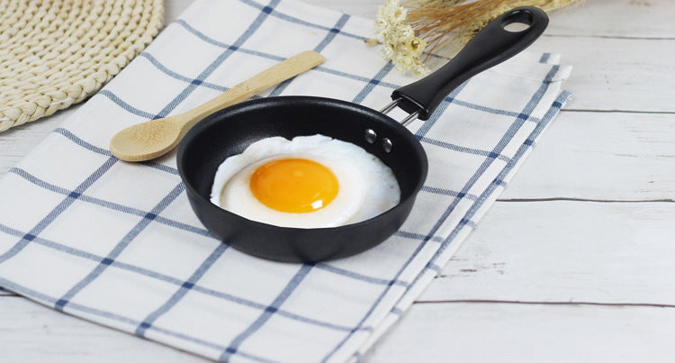 Amazon 12CM Mini Frying Pan Hot-selling Pure Lron Coated Non-Stick Frying Pan Frying Egg Artifact Pan