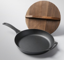 画像をギャラリービューアに読み込む, Thick cast iron pan