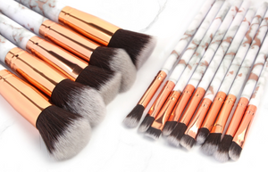 Set of 15 marbling makeup brushes