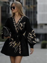 Laden Sie das Bild in den Galerie-Viewer, Fashion Printed Wide Hem Long Sleeve Dress