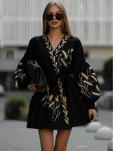 Laden Sie das Bild in den Galerie-Viewer, Fashion Printed Wide Hem Long Sleeve Dress