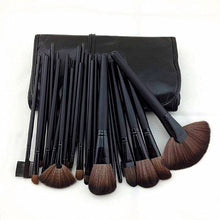 Carica l&#39;immagine nel visualizzatore di Gallery, Wooden Handle Makeup Brush Beauty Tool Set