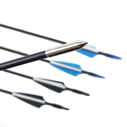 Principiante practicando tiro con flecha en el área escénica Arrow Hall