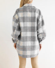 Carica l&#39;immagine nel visualizzatore di Gallery, Women&#39;s Fashion Plaid Coarse Wool Shirt