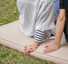 画像をギャラリービューアに読み込む, Inflatable Mattress To Make A Floor For Camping