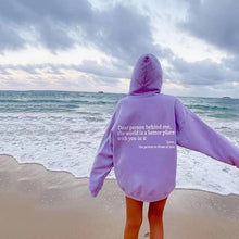 Carica l&#39;immagine nel visualizzatore di Gallery, Dear Person Behind Me,the World Is A Better Place,with You In It,love,the Person In Front Of You,Women&#39;s Plush Letter Printed Kangaroo Pocket Drawstring Printed Hoodie Unisex Trendy Hoodies